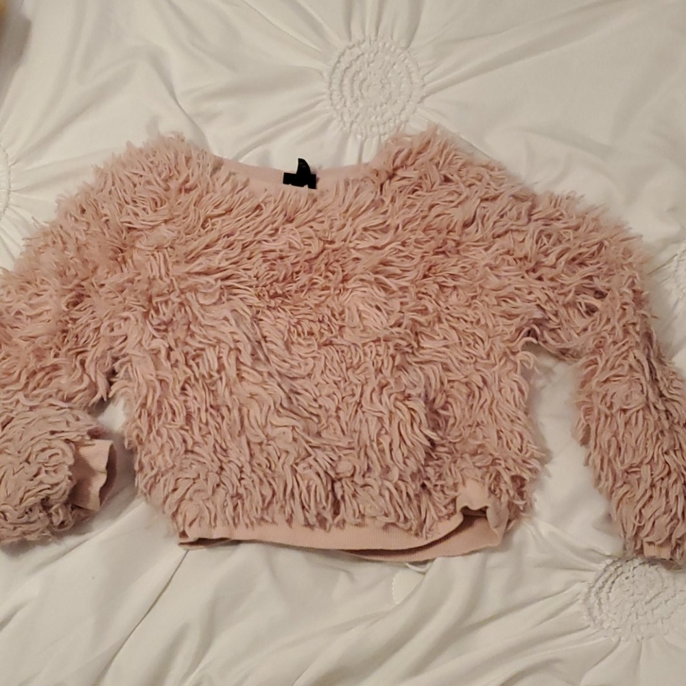 Girls‎ carpet shirt.